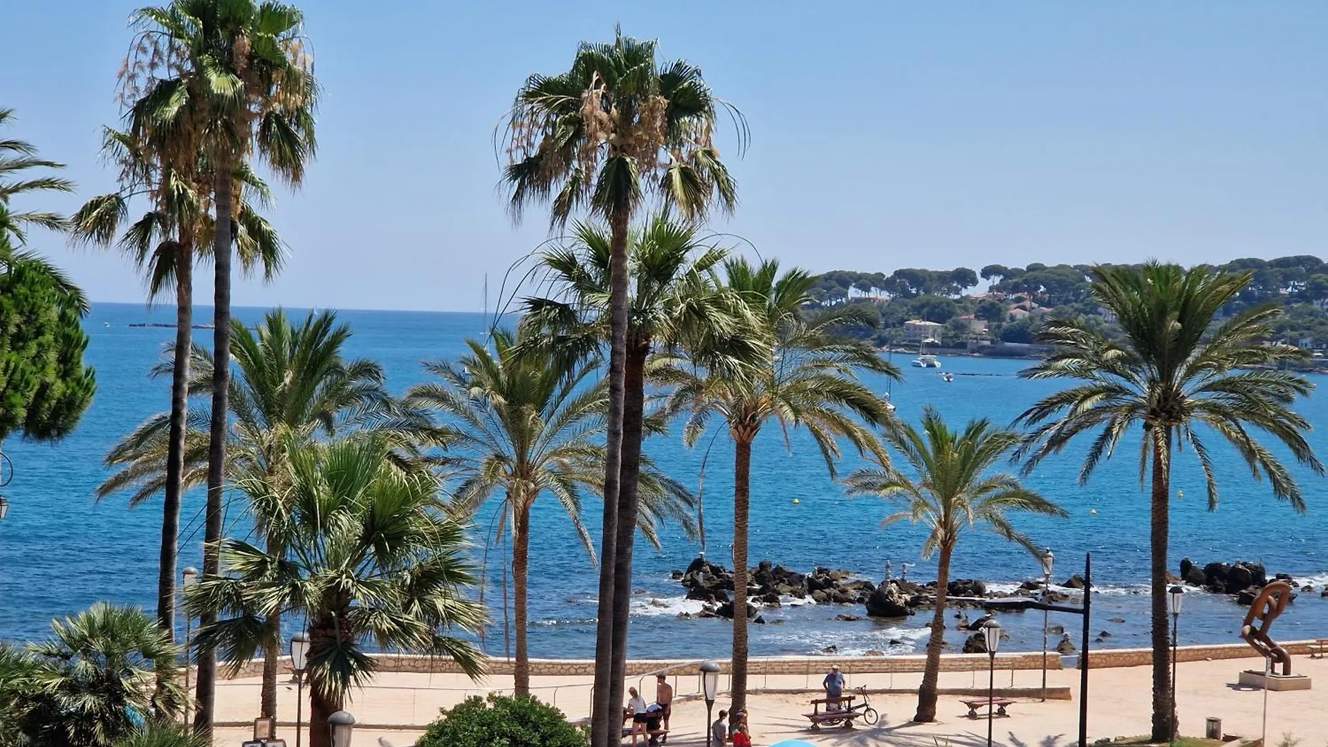 Cozy Studio, Sea View, Old Town, Near Beaches Antibes