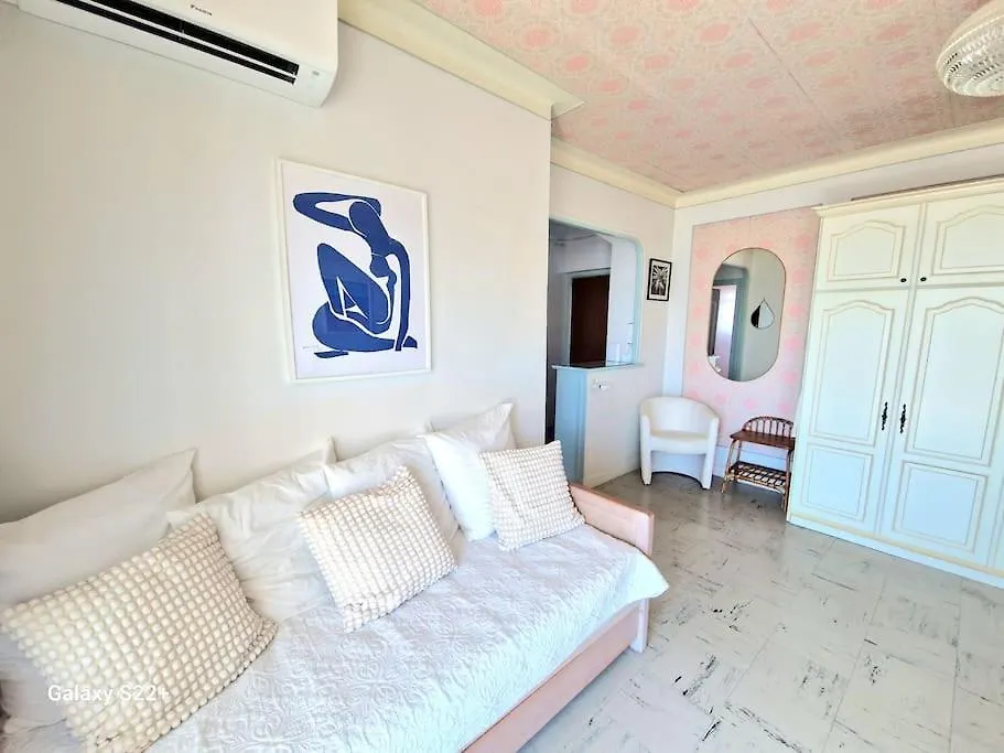 Apartment Cozy Studio, Sea View, Old Town, Near Beaches Antibes