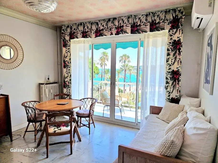 Cozy Studio, Sea View, Old Town, Near Beaches Antibes