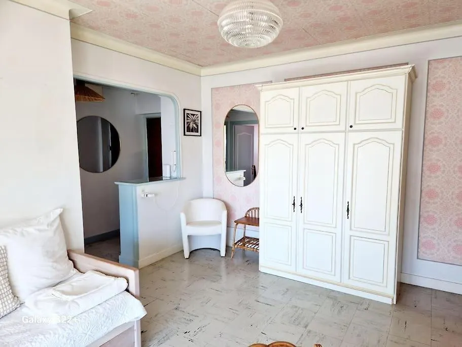 Cozy Studio, Sea View, Old Town, Near Beaches Antibes France