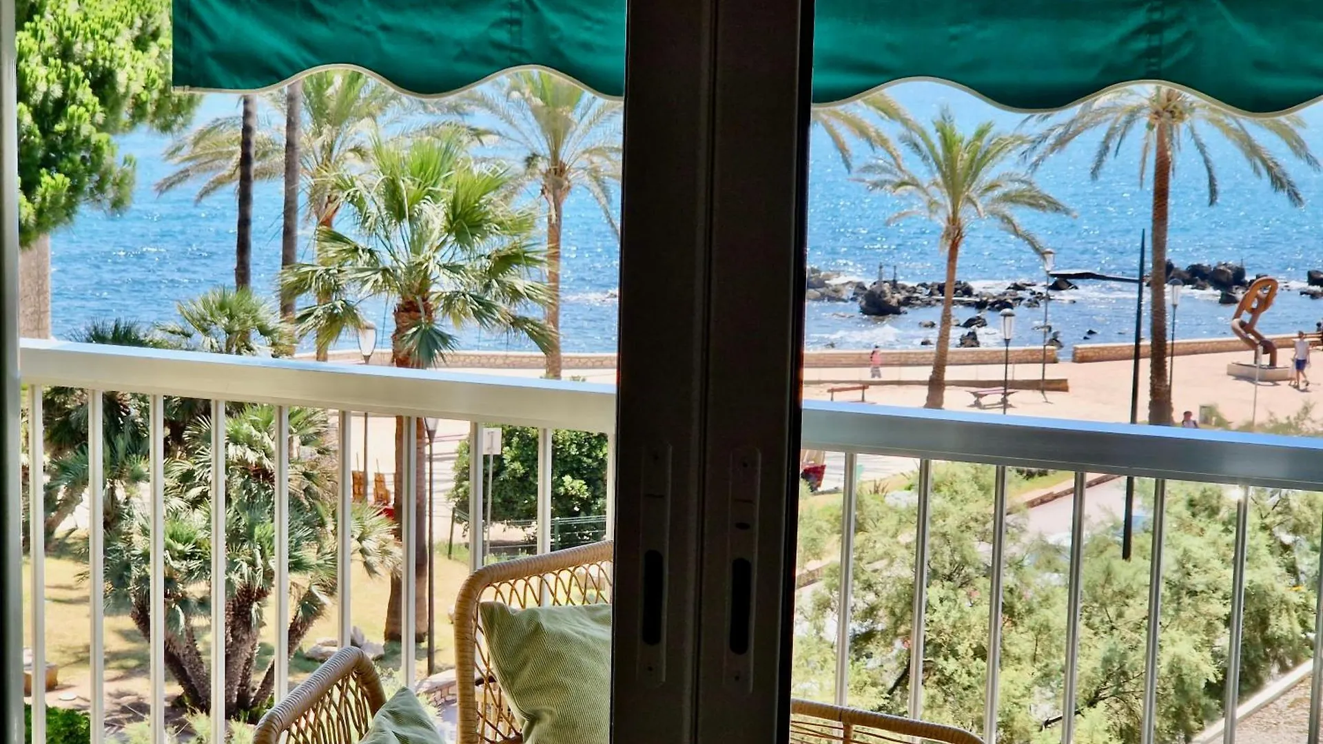 Cozy Studio, Sea View, Old Town, Near Beaches Антиб 0*,  Франция