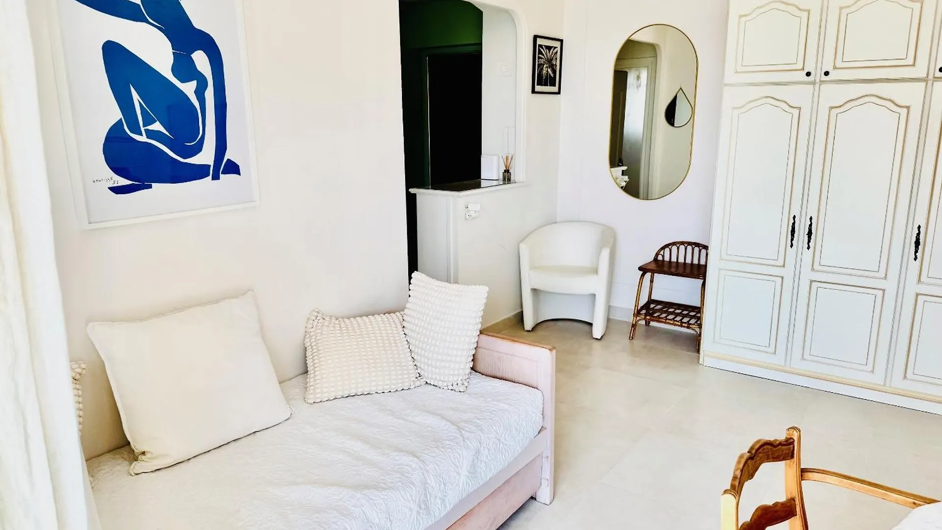 Апартаменты Cozy Studio, Sea View, Old Town, Near Beaches Антиб Франция