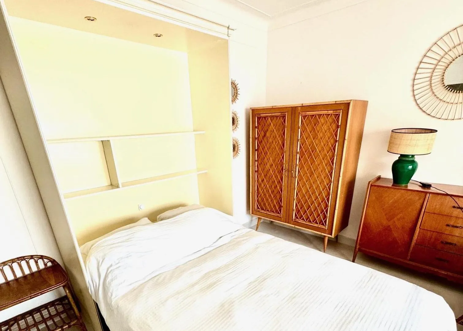Cozy Studio, Sea View, Old Town, Near Beaches Антиб Франция