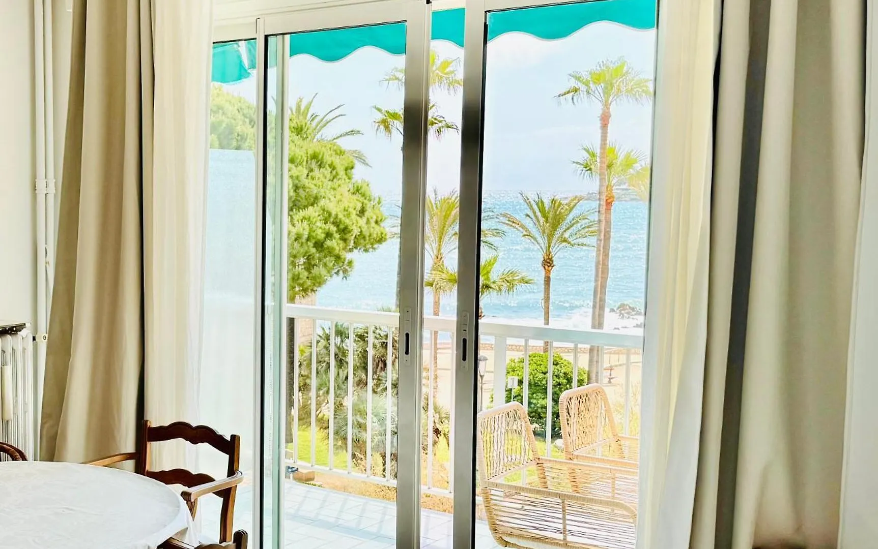 Апартаменты Cozy Studio, Sea View, Old Town, Near Beaches Антиб
